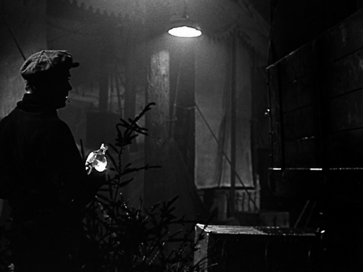 悪魔の往く町 (1947)